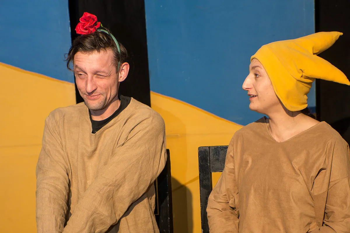 Szenenfoto aus "De kläne Prinz" mit Christian Birko-Flemming als Rose und Anja Kleinhans als kläner Prinz